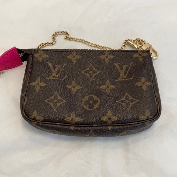 LOUIS Vuitton Christmas 2020 mini pochette access - Picture 3 of 13